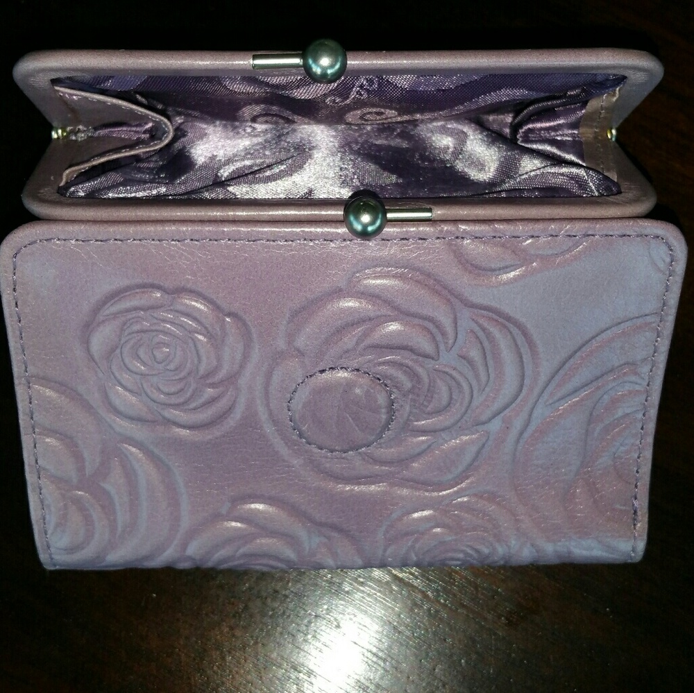 Unique Brighton Tri-Fold Wallet Embossed Roses - Picture 5 of 5